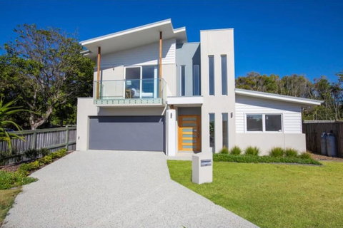 Brand New PRIZE HOME 50m Path To Beach - Sunshine Coast Tourism 3