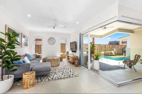 Brand New PRIZE HOME 50m Path To Beach - Sunshine Coast Tourism 0