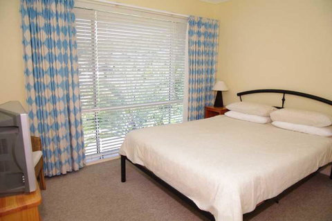 Breakers 1, 13 East Street - Sunshine Coast Tourism 2