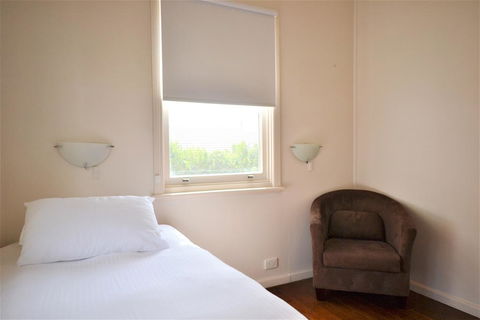 Breakers 3 2 Hill Street - Sunshine Coast Tourism 3