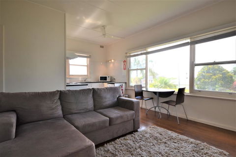 Breakers 3 2 Hill Street - Sunshine Coast Tourism 1