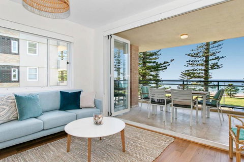 Breath-taking Ocean Front Apartment - Holiday Sunshine Coast 0