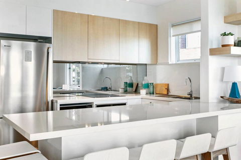 Breath-taking Ocean Front Apartment - Holiday Sunshine Coast 2