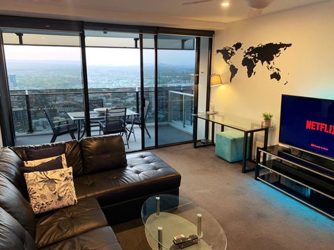 Breathtaking Views 4BD HIGH FLOOR Lux Apartment - Holiday Sunshine Coast 1
