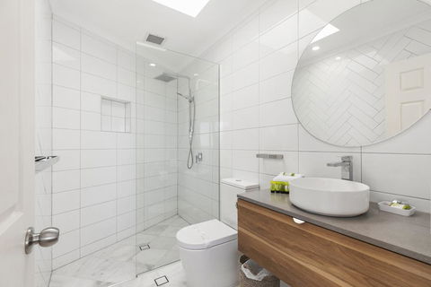 Breathtaking Views Of Sunshine Beach - Unit 7/21 Park Crescent - Holiday Sunshine Coast 3