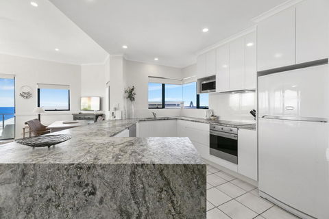 Breathtaking Views Of Sunshine Beach - Unit 7/21 Park Crescent - Holiday Sunshine Coast 1