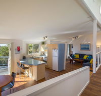 Breeze in Mollymook Beach - Sunshine Coast Tourism