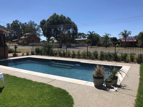 Bridge Motor Inn Tocumwal - Sunshine Coast Tourism 2