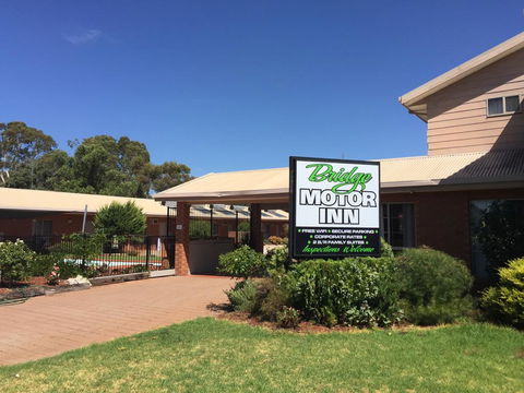 Bridge Motor Inn Tocumwal - Sunshine Coast Tourism 0