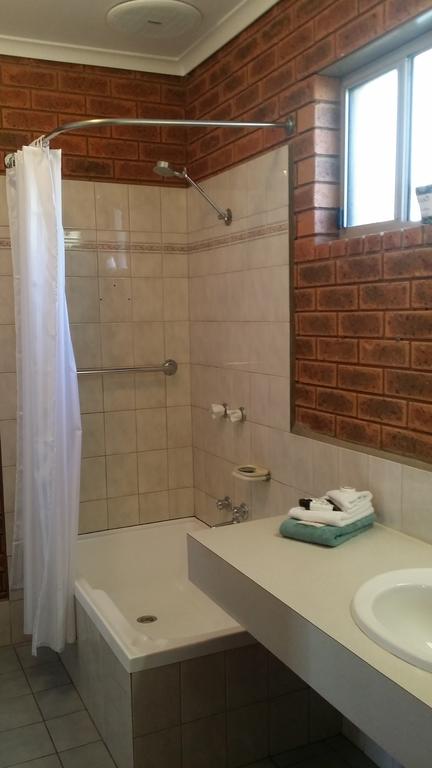 Bridge Motor Inn Tocumwal - Sunshine Coast Tourism 1