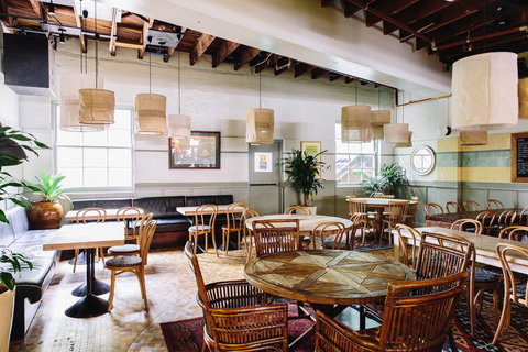 Bridgeview Hotel Willoughby - Holiday Sunshine Coast 2