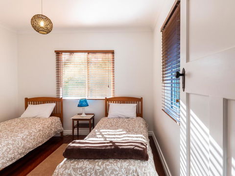 Bridle Guesthouse - Sunshine Coast Tourism 1
