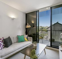 Bright Modern Apartment w Parking and Gym Near CBD - Holiday Sunshine Coast