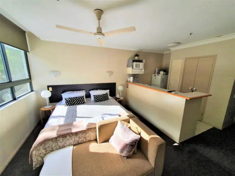 Brisbane City Resort Style Studio Waterfront Apartment - WINTER SPECIAL! - Sunshine Coast Tourism 1