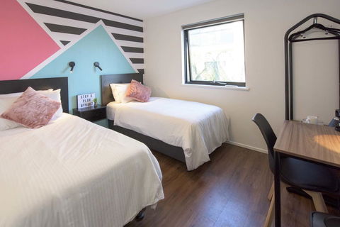 Brisbane City YHA - Sunshine Coast Tourism 1