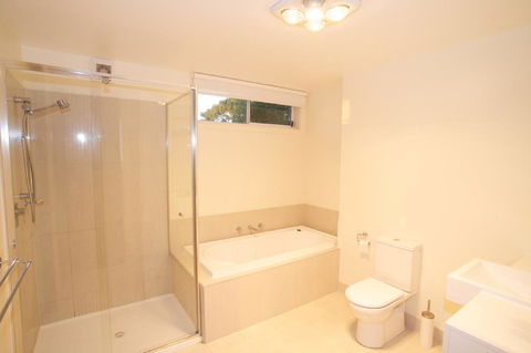 Broadbeach Inverloch Resort - Sunshine Coast Tourism 1