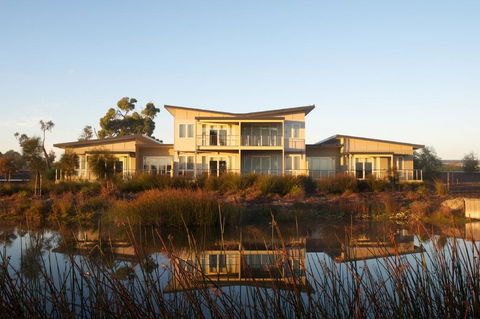 Broadbeach Inverloch Resort - Sunshine Coast Tourism 0