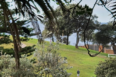 Bronte Beach Apartment - Sunshine Coast Tourism 3