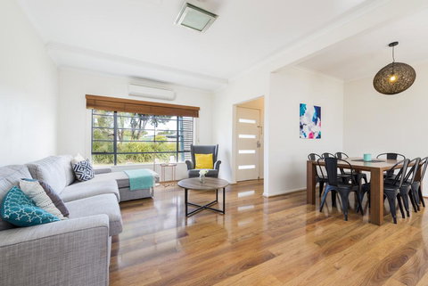 Bruce And Lola's - Sunshine Coast Tourism 2