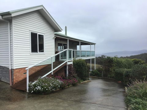 Bruny Sunset Beach GateAway - Sunshine Coast Tourism 0