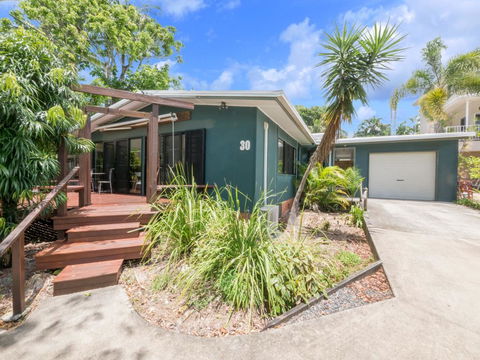 Bryce Street 30, - Ultimate Beach Shack - Holiday Sunshine Coast 0