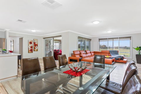 Bulla Hill Villas - Melbourne Airport - Holiday Sunshine Coast 1