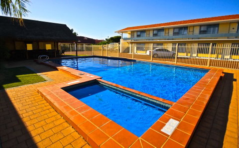 Bunbury Motel - Sunshine Coast Tourism 0