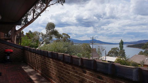 Bundilla 3 - Lake Views From The Balcony - Sunshine Coast Tourism 0