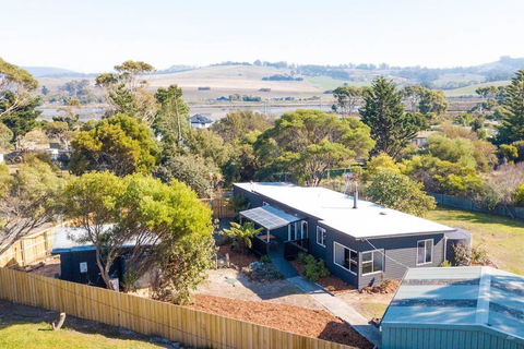 BUNGALOW BEAUTY - Hosted By: L'Abode Accommodation - Sunshine Coast Tourism 3