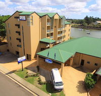 Burnett Riverside Hotel - Holiday Sunshine Coast
