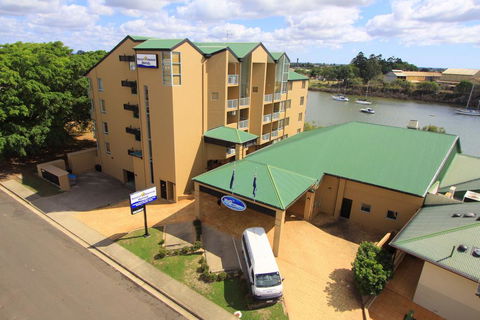 Burnett Riverside Hotel - Holiday Sunshine Coast 0