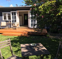Burrill Lakeview Cottage - Sunshine Coast Tourism