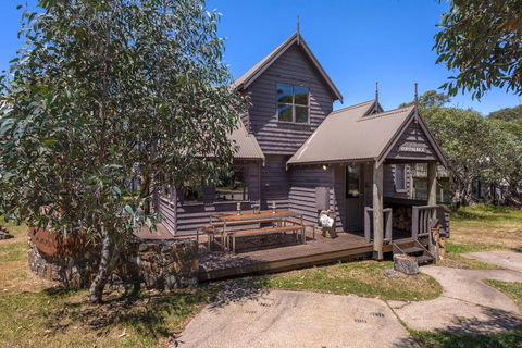 Burrinjuck - Sunshine Coast Tourism 0