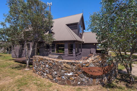 Burrinjuck - Sunshine Coast Tourism 2