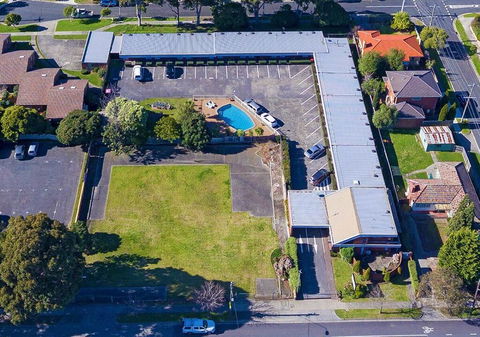 Burwood East Motel - Sunshine Coast Tourism 3