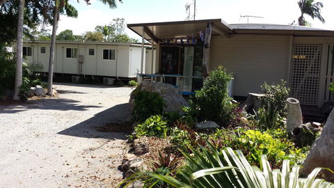 Bushchooks Travellers Village - Sunshine Coast Tourism 1
