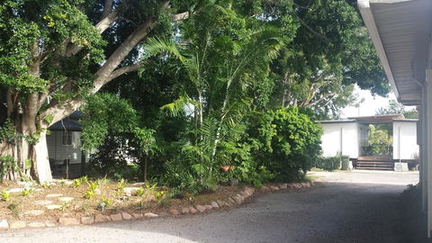 Bushchooks Travellers Village - Sunshine Coast Tourism 2