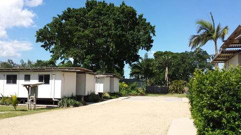 Bushchooks Travellers Village - Sunshine Coast Tourism 3