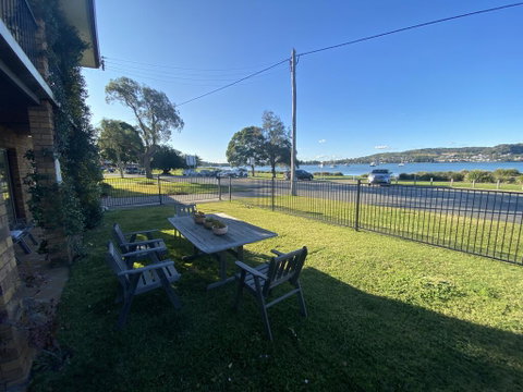 By The Lake - Lake Macquarie - Sunshine Coast Tourism 0