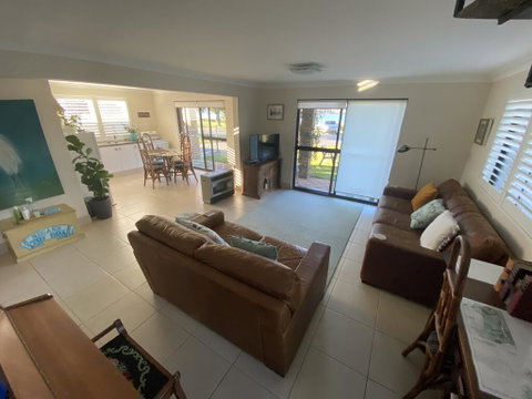 By The Lake - Lake Macquarie - Sunshine Coast Tourism 1