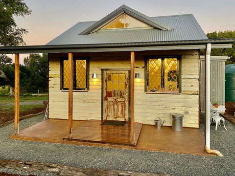 BYRON BAY New! SUNSET COTTAGE - Sunshine Coast Tourism 0