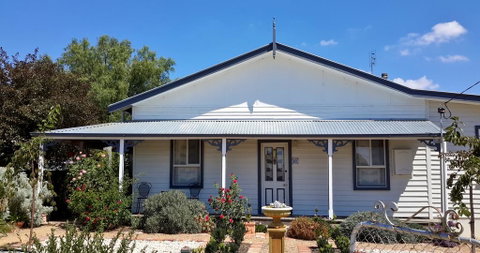 C & A's Cottage - Sunshine Coast Tourism 1
