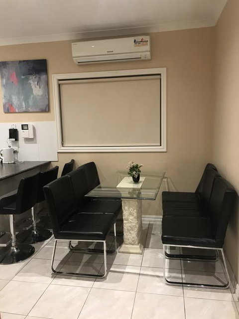 Cairnlea St Albans Townhouse - Holiday Sunshine Coast 1