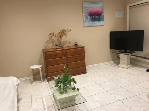 Cairnlea St Albans Townhouse - Holiday Sunshine Coast 0