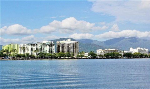 Cairns Aquarius - Sunshine Coast Tourism 0