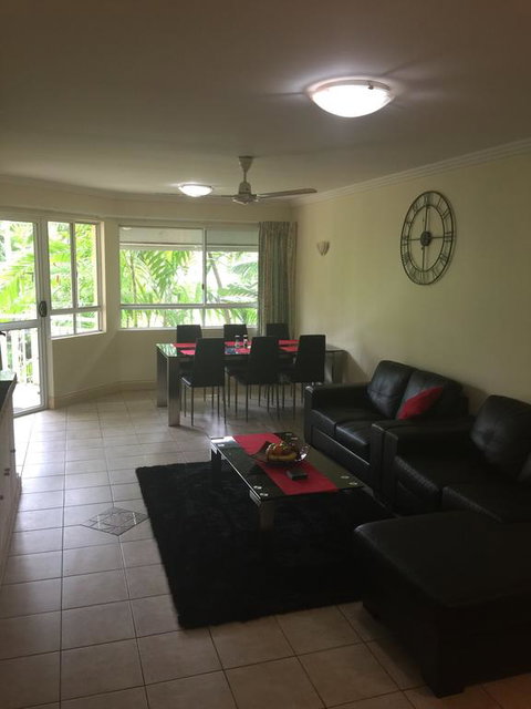 Cairns Golf Course Apartment - Holiday Sunshine Coast 3