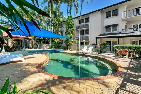 Cairns Reef Apartments & Motel - Sunshine Coast Tourism 2
