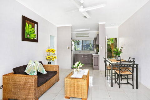 Cairns Reef Retreat - Holiday Sunshine Coast 0