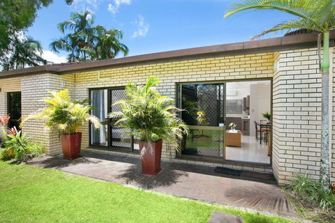 Cairns Reef Retreat - Holiday Sunshine Coast 3