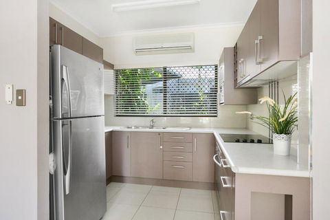 Cairns Reef Retreat - Holiday Sunshine Coast 1